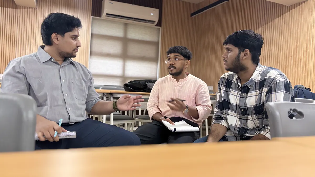 ITM MBA students working together on campus